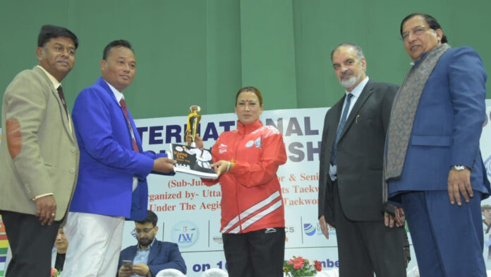 हार से घबराना नहीं चाहिए , बल्कि हार से सीख लेते हुए नई ऊर्जा के साथ जीवन में आगे बढ़ना चाहिए : रेखा आर्या हार से घबराना नहीं चाहिए , बल्कि हार से सीख लेते हुए नई ऊर्जा के साथ जीवन में आगे बढ़ना चाहिए : रेखा आर्या