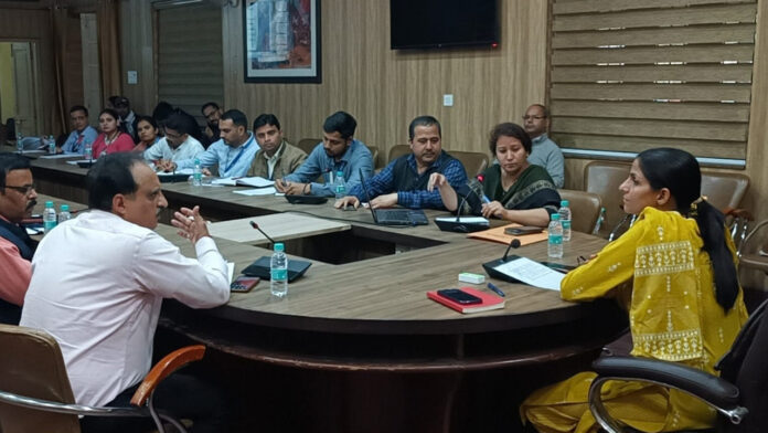 बैंक संदिग्ध लेन देन की जानकारी नोडल अधिकारी को देंगे : डीएम बैंक संदिग्ध लेन देन की जानकारी नोडल अधिकारी को देंगे : डीएम