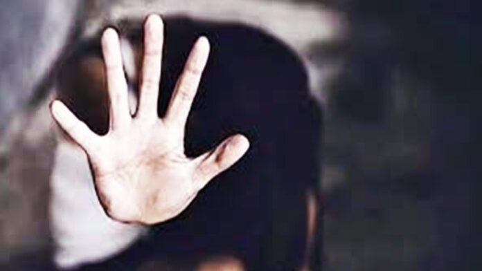 युवती ने तांत्रिक पर लगाया तंत्र-मंत्र की आड़ में दुष्कर्म का आरोप युवती ने तांत्रिक पर लगाया तंत्र-मंत्र की आड़ में दुष्कर्म का आरोप