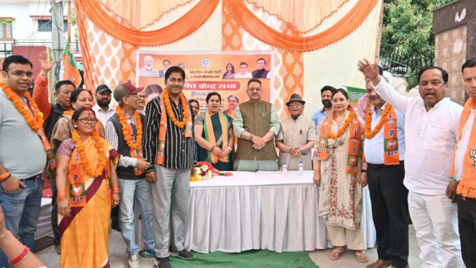 पीएम मोदी ने देश का मान और सम्मान बढ़ाने का काम किया : जोशी पीएम मोदी ने देश का मान और सम्मान बढ़ाने का काम किया : जोशी