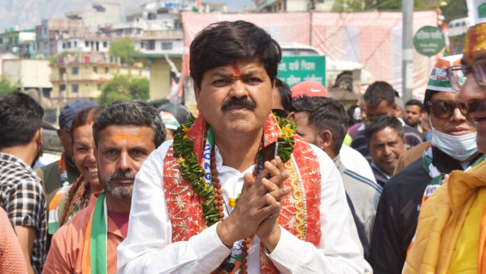 भाजपा देश को जाति मजहब के नाम पर बांटकर सेक रही राजनितिक रोटियां : गणेश गोदियाल भाजपा देश को जाति मजहब के नाम पर बांटकर सेक रही राजनितिक रोटियां : गणेश गोदियाल