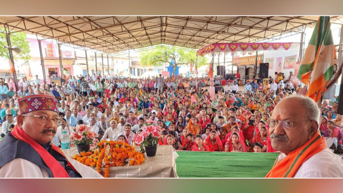 डबल इंजन सरकार चलाकर होगा सबका साथ, सबका विकास : महाराज डबल इंजन सरकार चलाकर होगा सबका साथ, सबका विकास : महाराज