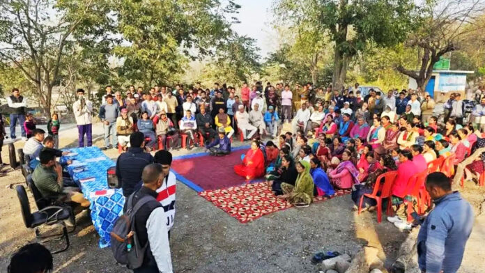 चुनाव बहिष्कार करना पड़ा भारी, शांति भंग में 30 से अधिक ग्रामीणों का कटा चालान चुनाव बहिष्कार करना पड़ा भारी, शांति भंग में 30 से अधिक ग्रामीणों का कटा चालान