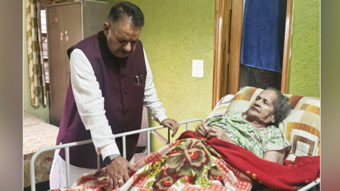 माँ ही सबसे बड़ी गुरु : जोशी माँ ही सबसे बड़ी गुरु : जोशी