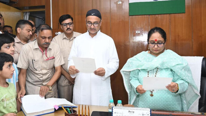 नवनिर्वाचित विधायक काजी निजामुद्दीन और लखपत सिंह बुटोला को स्पीकर ने दिलाई शपथ