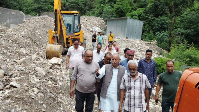 मौत के मुहाने पर रायपुर का केसरवाला गांव मौत के मुहाने पर रायपुर का केसरवाला गांव