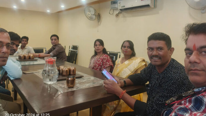 सूचना विभाग की पत्रकारों से भेदभाव नीति को लेकर आईसना की हुई बैठक सूचना विभाग की पत्रकारों से भेदभाव नीति को लेकर आईसना की हुई बैठक