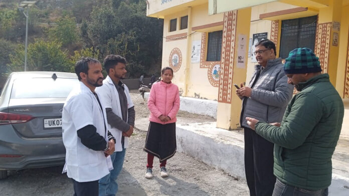 भ्रमण के तीसरे दिन मानथात, क्वांसी और लाखामंडल पहुंचे सीएमओ डॉ संजय जैन भ्रमण के तीसरे दिन मानथात, क्वांसी और लाखामंडल पहुंचे सीएमओ डॉ संजय जैन