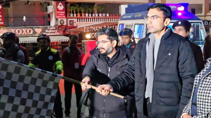 डीएम ने सड़क सुरक्षा एवं पर्यावरण रैली को झण्डी दिखाकर रवाना किया डीएम ने सड़क सुरक्षा एवं पर्यावरण रैली को झण्डी दिखाकर रवाना किया