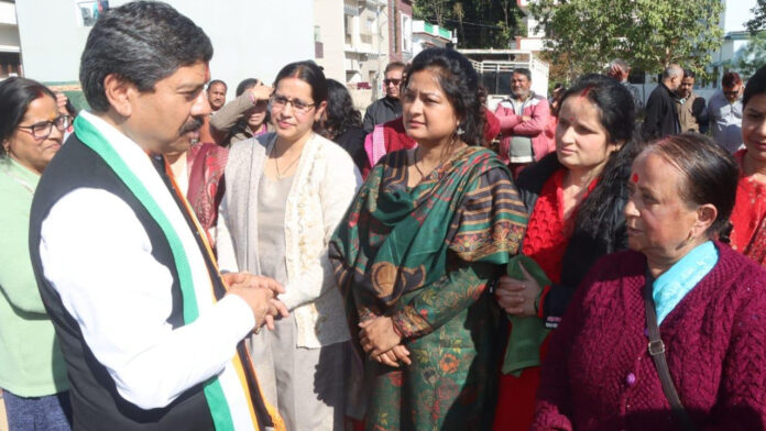 कांग्रेस के मेयर प्रत्याशी वीरेंद्र पोखरियाल ने विभिन्न वार्डों में जनसंपर्क किया कांग्रेस के मेयर प्रत्याशी वीरेंद्र पोखरियाल ने विभिन्न वार्डों में जनसंपर्क किया