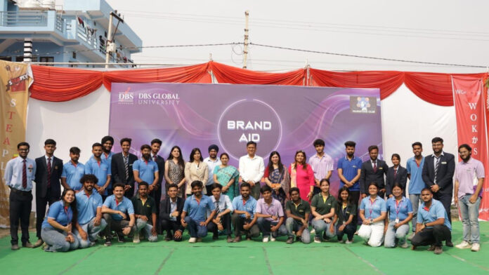 डीबीएस ग्लोबल यूनिवर्सिटी में लगा ट्रेंड बाजार डीबीएस ग्लोबल यूनिवर्सिटी में लगा ट्रेंड बाजार