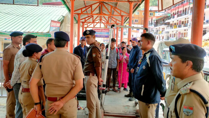 एडीजी ने केदारनाथ धाम व यात्रा मार्ग का स्थलीय निरीक्षण किया एडीजी ने केदारनाथ धाम व यात्रा मार्ग का स्थलीय निरीक्षण किया