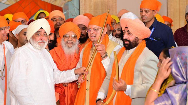 हेमकुंड साहिब के लिए पहला जत्था रवाना हेमकुंड साहिब के लिए पहला जत्था रवाना