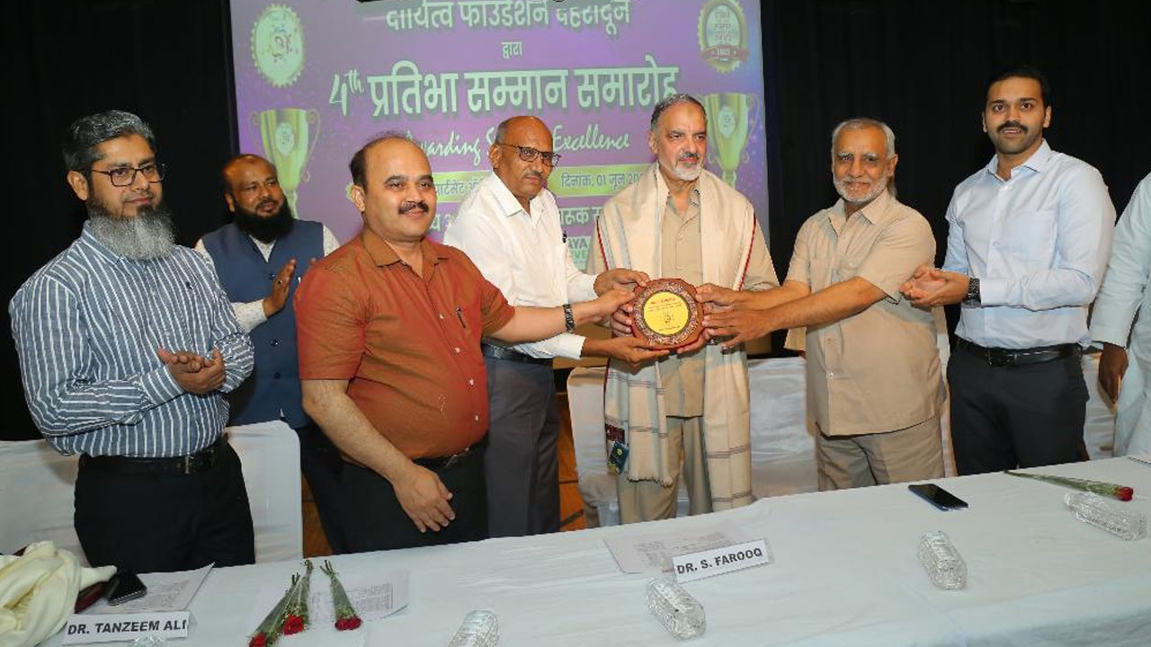 Dayitva Foundation honored 300 meritorious students