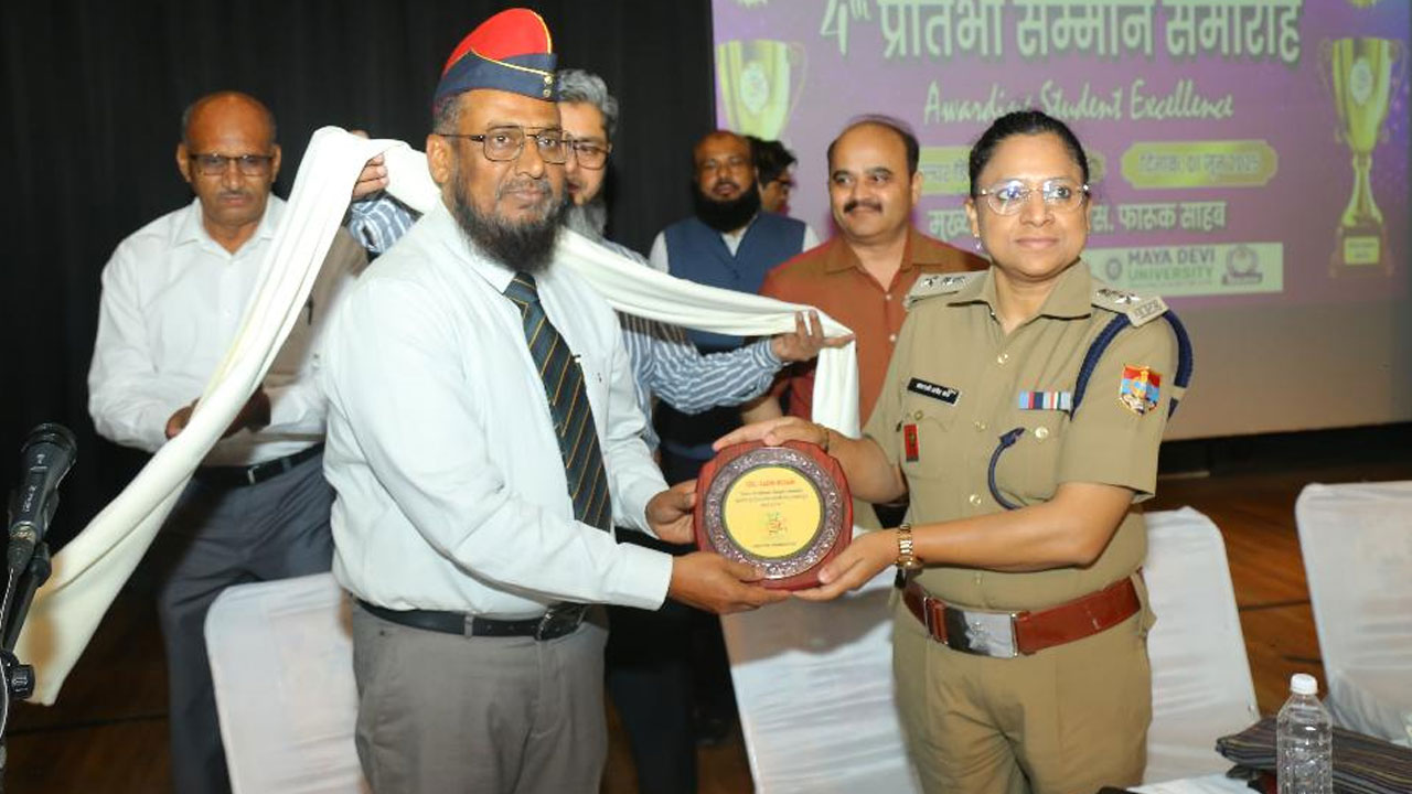 Dayitva Foundation honored 300 meritorious students