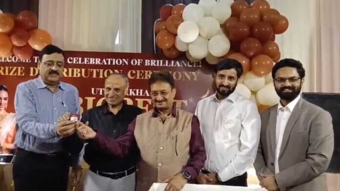 कमल ज्वेलर्स ने की ज्वेलरी फेस्टिवल के बंपर ड्रॉ में विजेताओं की घोषणा कमल ज्वेलर्स ने की ज्वेलरी फेस्टिवल के बंपर ड्रॉ में विजेताओं की घोषणा