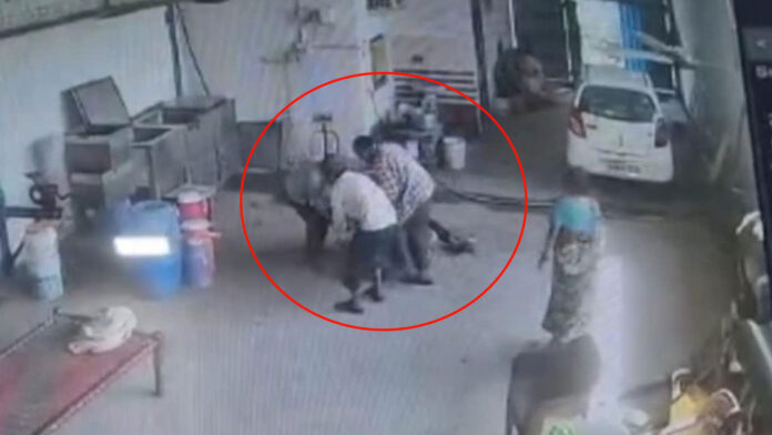 दबंगों ने युवक पर किया जानलेवा हमला, हालत गंभीर दबंगों ने युवक पर किया जानलेवा हमला, हालत गंभीर