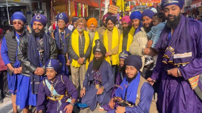 गुरु गोबिन्द सिंह साहिब के 359वें पावन प्रकाश पर्व पर गुरुबानी गायन से द्रोण नगरी गूंज उठी गुरु गोबिन्द सिंह साहिब के 359वें पावन प्रकाश पर्व पर गुरुबानी गायन से द्रोण नगरी गूंज उठी