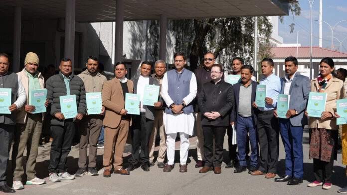 पशुपालन व सेवायोजन विभाग में चयनित कार्मिकों को सौंपे गए नियुक्ति पत्र पशुपालन व सेवायोजन विभाग में चयनित कार्मिकों को सौंपे गए नियुक्ति पत्र