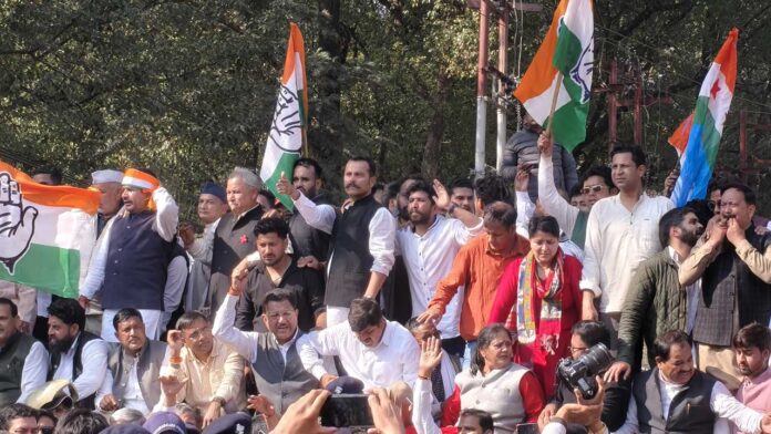 राज्य में प्रचंड बहुमत की सरकार ने जनादेश का अपमान किया : कांग्रेस राज्य में प्रचंड बहुमत की सरकार ने जनादेश का अपमान किया : कांग्रेस