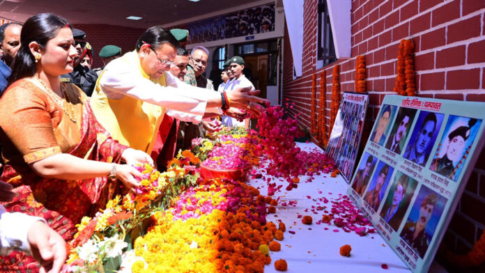 मुख्यमंत्री धामी ने 60 वीर नारियों और 80 पूर्व सैनिकों को सम्मानित किया मुख्यमंत्री धामी ने 60 वीर नारियों और 80 पूर्व सैनिकों को सम्मानित किया