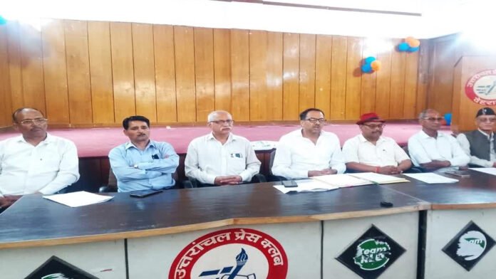 राज्य कर्मचारियों ने राज्य सरकार के खिलाफ भरी हुंकार राज्य कर्मचारियों ने राज्य सरकार के खिलाफ भरी हुंकार