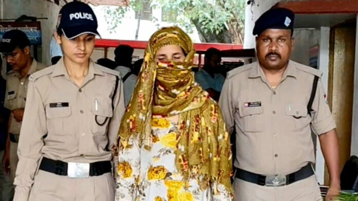 एक साल पहले हुई चोरी का पर्दाफाश, आरोपी नौकरानी गिरफ्तार एक साल पहले हुई चोरी का पर्दाफाश, आरोपी नौकरानी गिरफ्तार