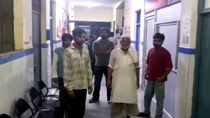 आम तोड़ने को लेकर दो पक्षों में हुआ खूनी संघर्ष आम तोड़ने को लेकर दो पक्षों में हुआ खूनी संघर्ष