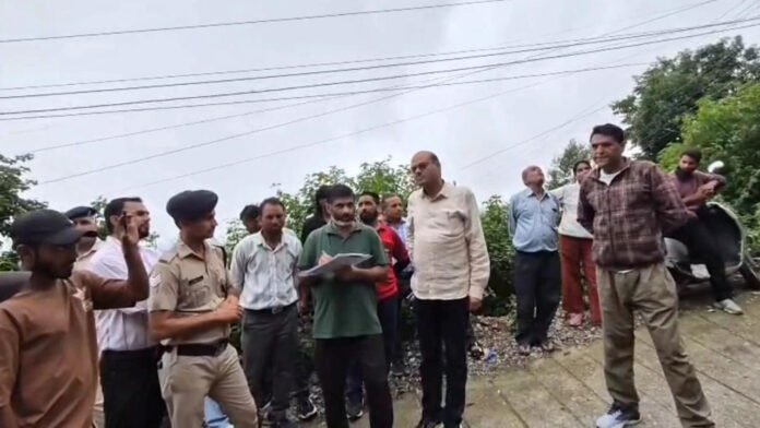 झड़ीपानी में होटल समेत कई भवनों को बेदखली का नोटिस झड़ीपानी में होटल समेत कई भवनों को बेदखली का नोटिस