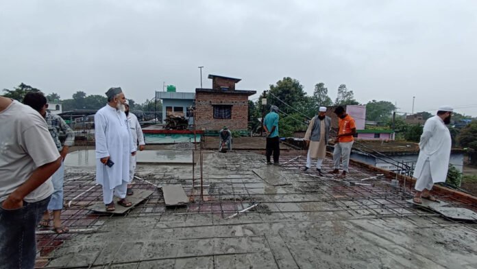 बारिश में ढहे यतीम बच्चों के घर को जमीअत ने दी छत, पूरा किया अपना वादा बारिश में ढहे यतीम बच्चों के घर को जमीअत ने दी छत, पूरा किया अपना वादा
