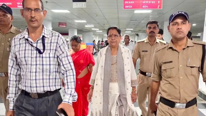 राज्य महिला आयोग अध्यक्ष कुसुम कंडवाल ने एम्स पहुंचकर पीड़िता का जाना हाल राज्य महिला आयोग अध्यक्ष कुसुम कंडवाल ने एम्स पहुंचकर पीड़िता का जाना हाल