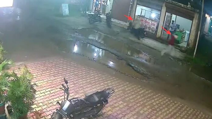 मैकेनिक हत्याकांड : सीसीटीवी फुटेज सामने आने के बाद हत्यारों तक पहुंची पुलिस मैकेनिक हत्याकांड : सीसीटीवी फुटेज सामने आने के बाद हत्यारों तक पहुंची पुलिस