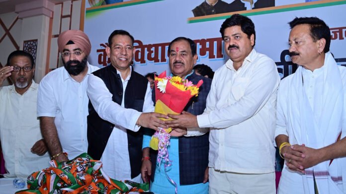 परिवर्तन महासम्मेलन में कांग्रेस नेताओं ने भरी हुंकार परिवर्तन महासम्मेलन में कांग्रेस नेताओं ने भरी हुंकार