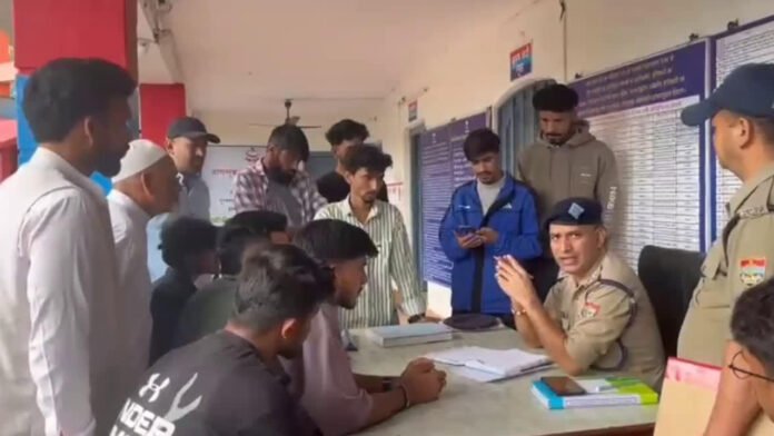 दो गुटों में विवाद के बाद भाजपा युवा मोर्चा के नेता की गाड़ी में तोड़फोड़ दो गुटों में विवाद के बाद भाजपा युवा मोर्चा के नेता की गाड़ी में तोड़फोड़