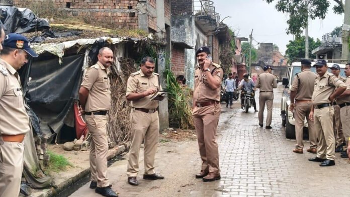 प्रेम प्रसंग के शक में युवक ने अपनी बहन व पड़ोसी की गोली मारकर कर दी हत्या प्रेम प्रसंग के शक में युवक ने अपनी बहन व पड़ोसी की गोली मारकर कर दी हत्या